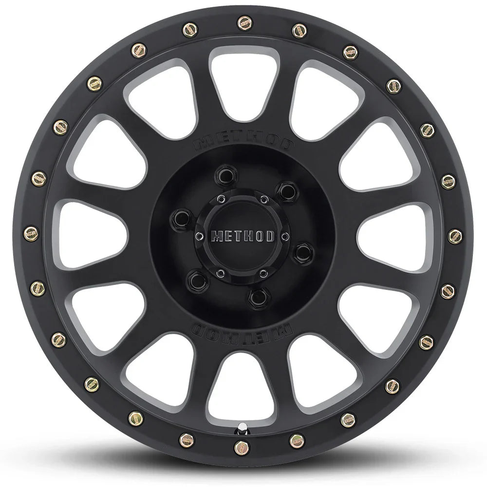 Method 305 Machined Black Lip 6x139.7 r18